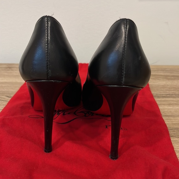 Authentic Christian Louboutin 6.5 US in Black Leather Pump Round Toe - Picture 5 of 10
